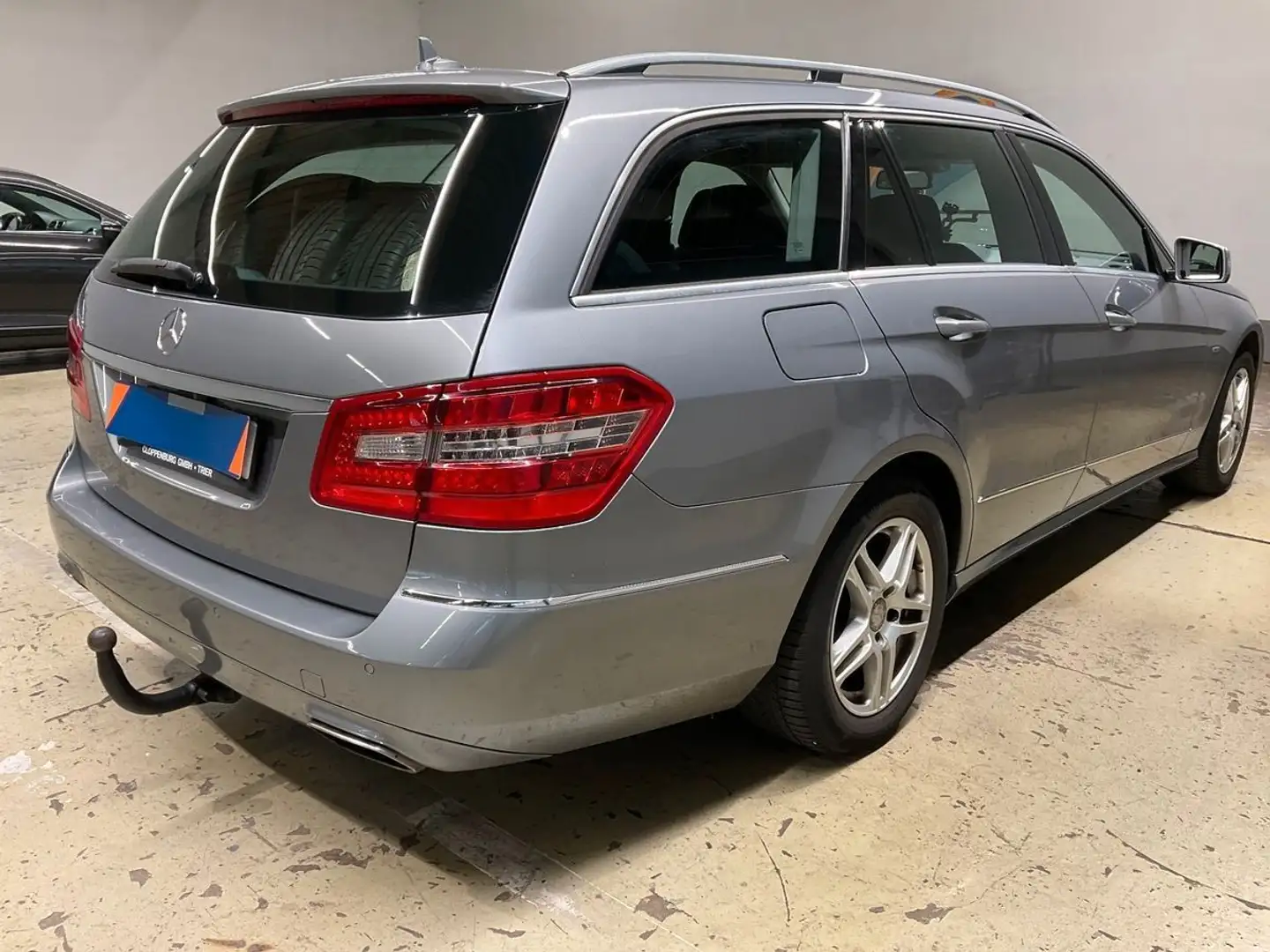 Mercedes-Benz E 220 CDI T BlueEFFICIENCY AVANTGARDE Grau - 2