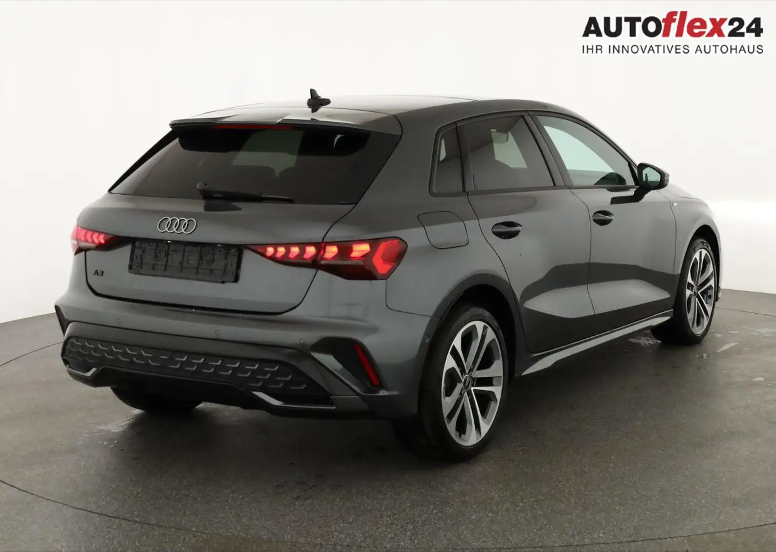 Audi A3 Sportback 35 TFSI S line S-Tronic S-LINE, Pano,... Grijs - 2