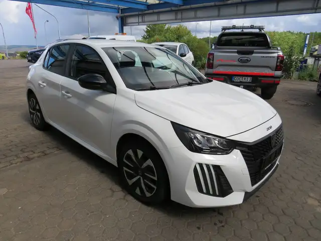 Peugeot 208 view 3