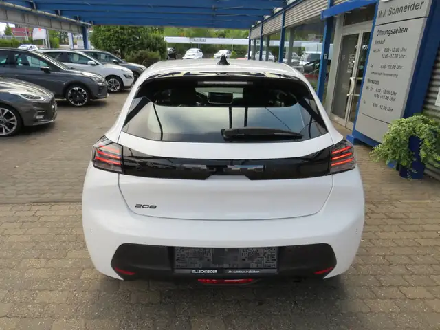 Peugeot 208 view 5
