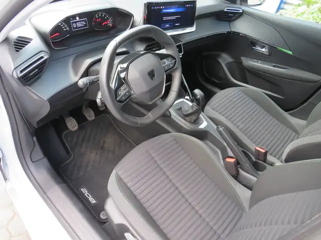 Peugeot 208 view 10