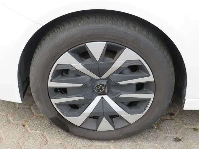 Peugeot 208 view 9