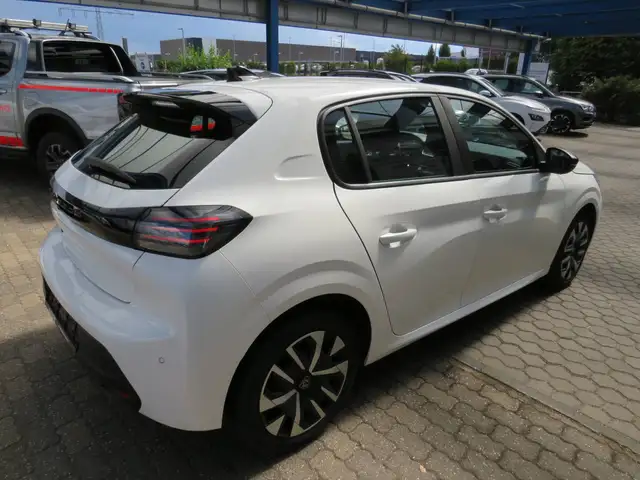 Peugeot 208 view 4