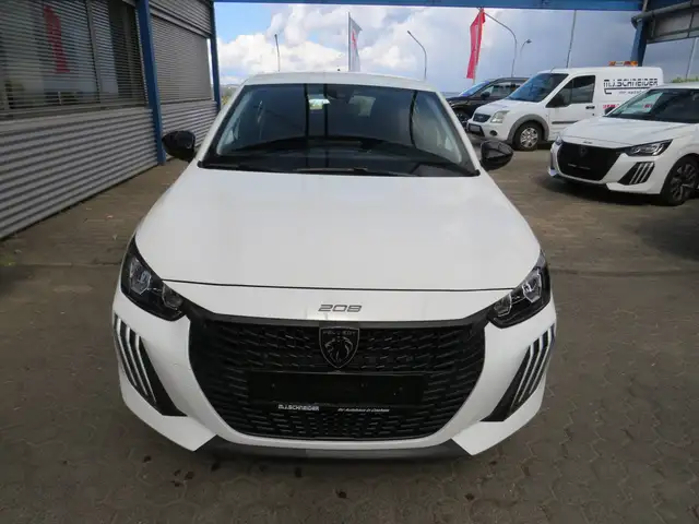 Peugeot 208 view 2