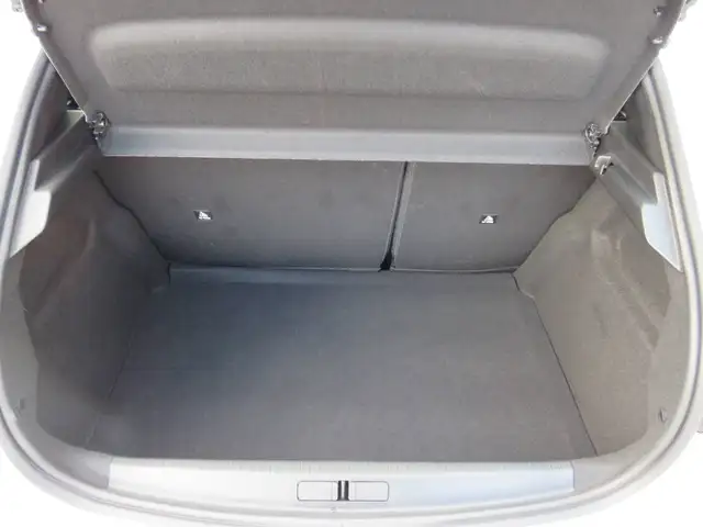 Peugeot 208 view 14