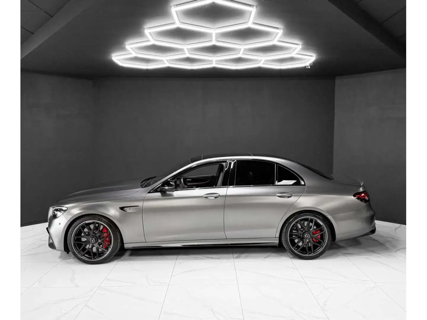 Mercedes-Benz E 63 AMG S 4.0 V8 4MATIC+ Sedan Šedá - 2