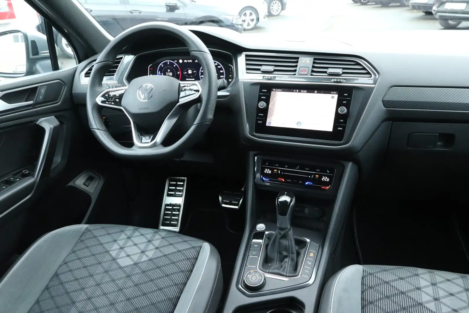 Volkswagen Tiguan Allspace 2.0 TDI DSG R-Line 4Motion PANO*DC Grau - 2