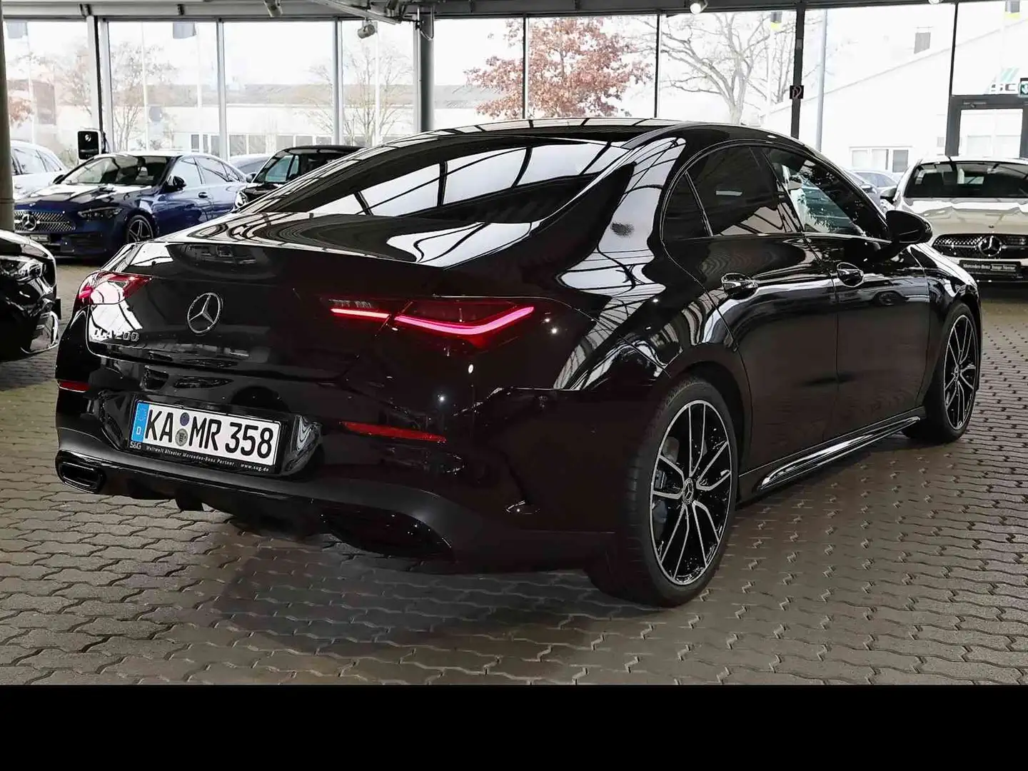 Mercedes-Benz CLA 200 Coupé AMG Mbus+RüKam+M-LED+AHK+Night+ Schwarz - 2