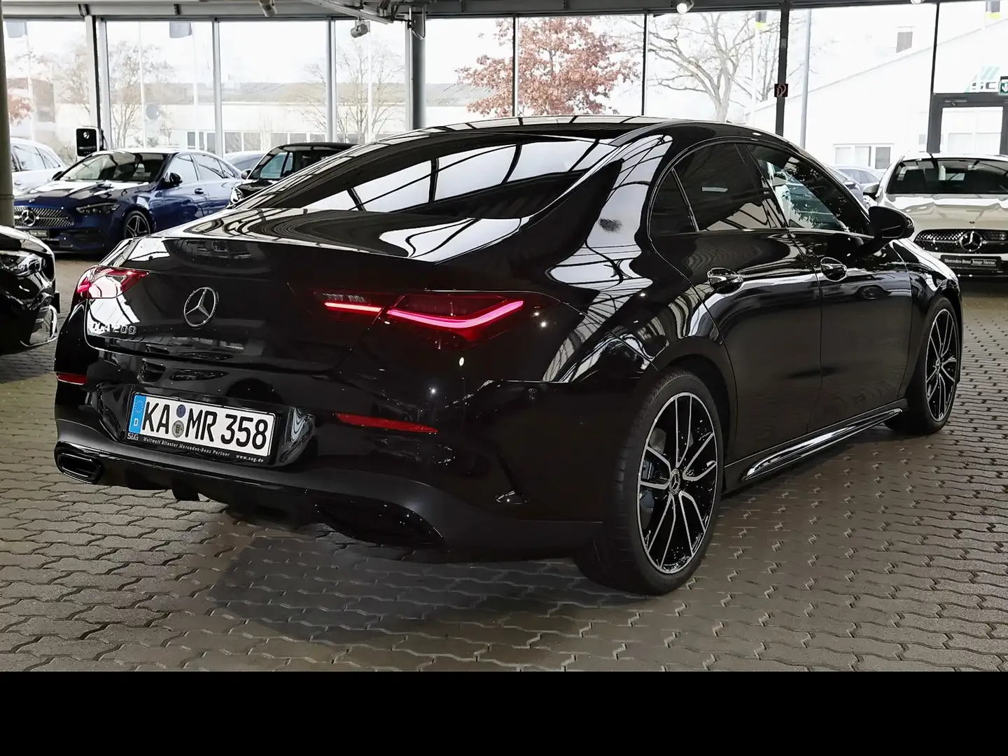 Mercedes-Benz CLA 200 Coupé AMG Mbus+RüKam+M-LED+AHK+Night+ Schwarz - 2