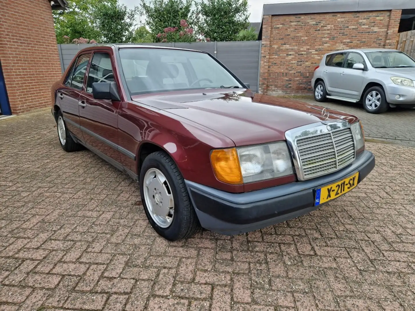 Mercedes-Benz 200 230E Automaat Rouge - 2