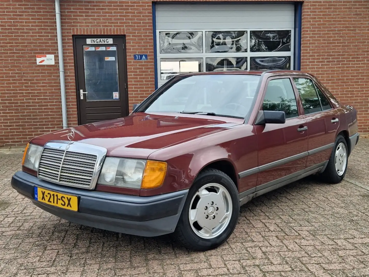 Mercedes-Benz 200 230E Automaat Rouge - 1