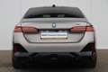 BMW i5 eDrive40 84 kWh M-Sportpakket / Panoramadak / Comf Grijs - thumbnail 4