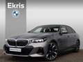 BMW i5 eDrive40 84 kWh M-Sportpakket / Panoramadak / Comf Grijs - thumbnail 1