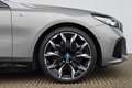 BMW i5 eDrive40 84 kWh M-Sportpakket / Panoramadak / Comf Grijs - thumbnail 25
