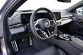 BMW i5 eDrive40 84 kWh M-Sportpakket / Panoramadak / Comf Grijs - thumbnail 13
