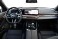 BMW i5 eDrive40 84 kWh M-Sportpakket / Panoramadak / Comf Grijs - thumbnail 15