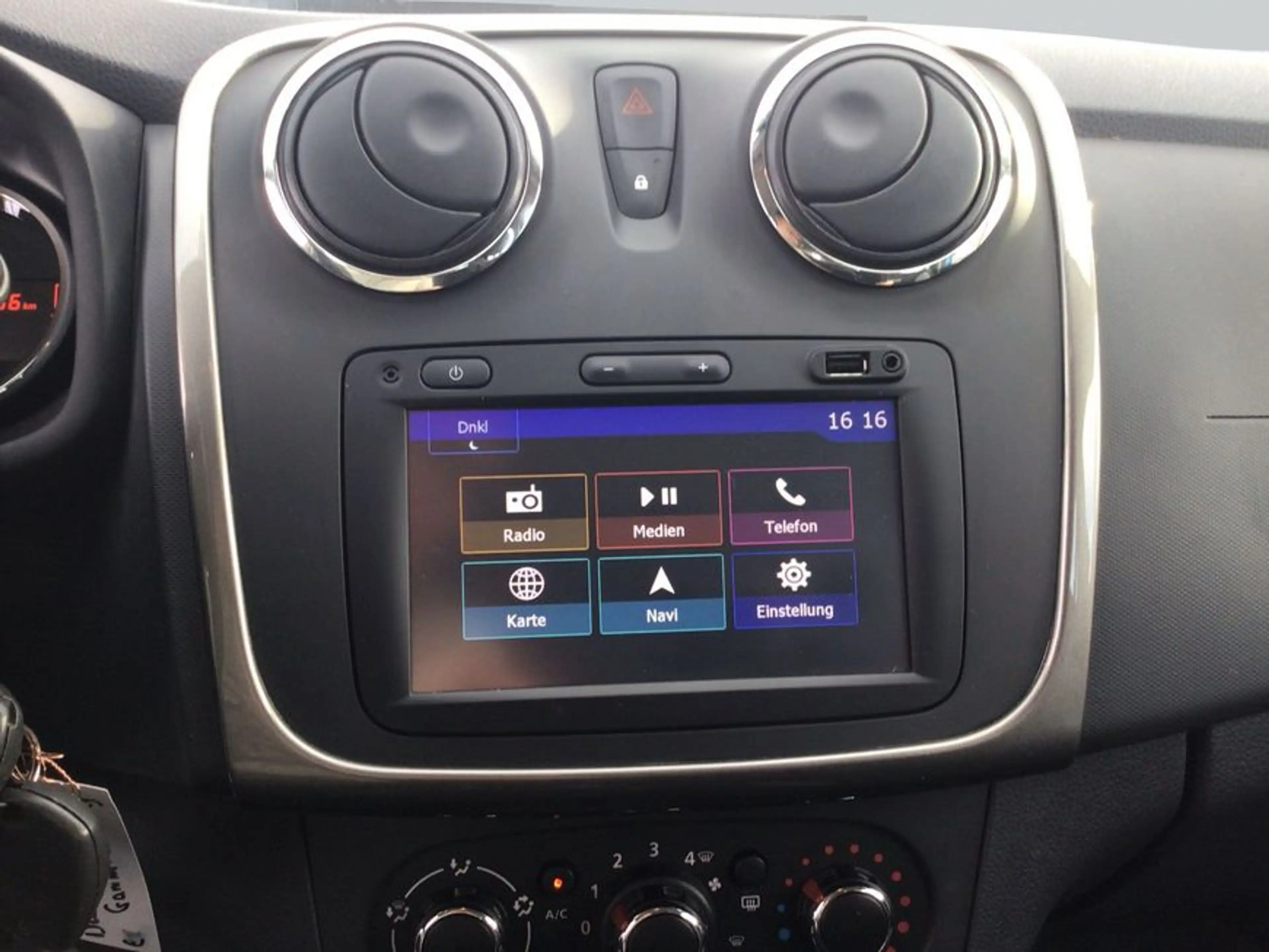 Dacia Sandero Stepway TCe 90 S&S Prestige — photo 18