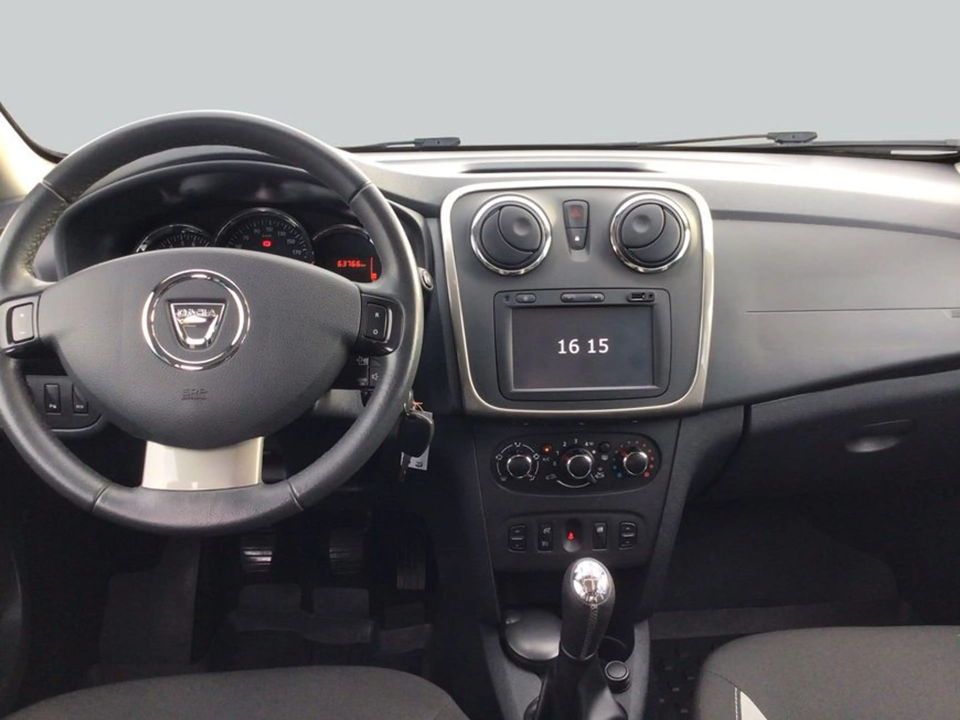 Dacia Sandero Stepway TCe 90 S&S Prestige — photo 13