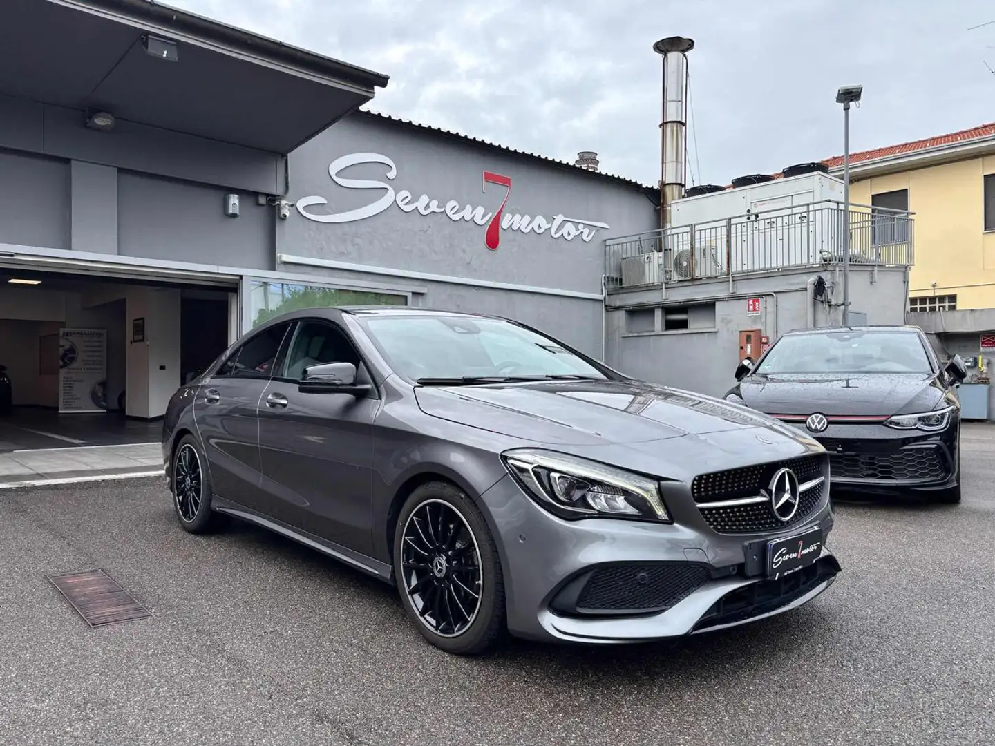 Mercedes-Benz CLA 200 d Automatic Premium Grau - 1