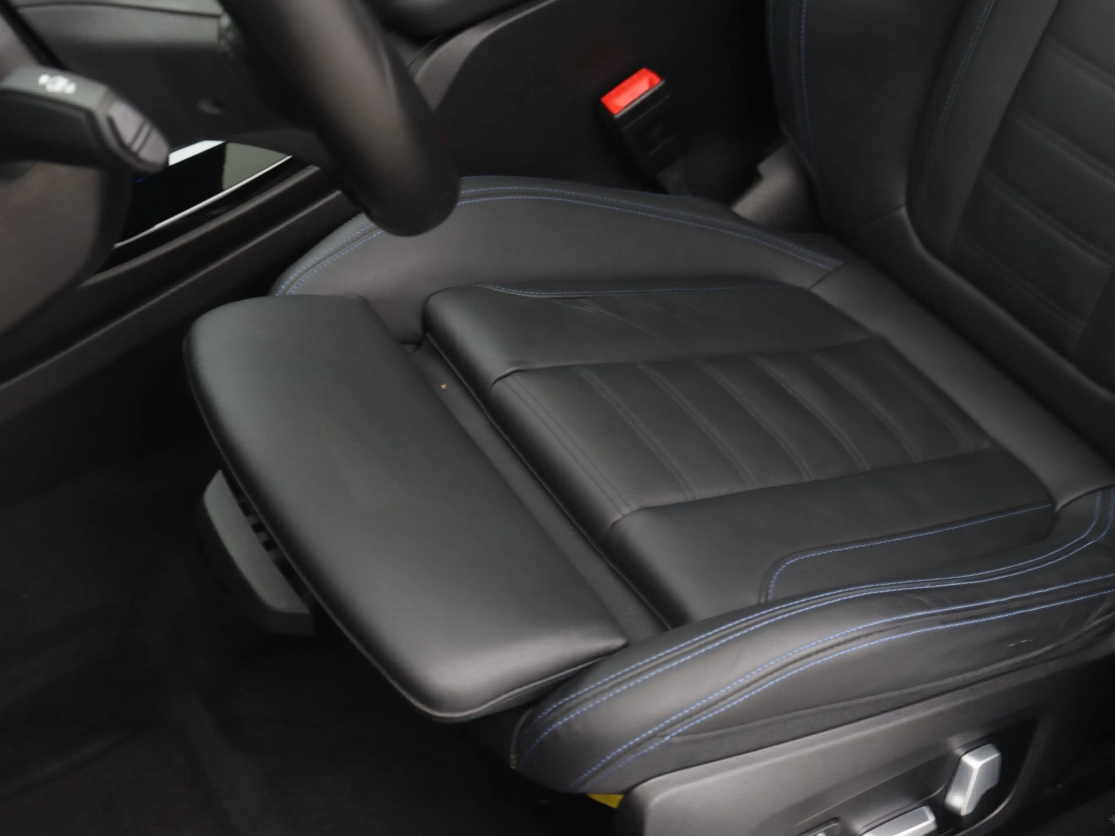 BMW iX3 High Executive 80 kWh — photo 13