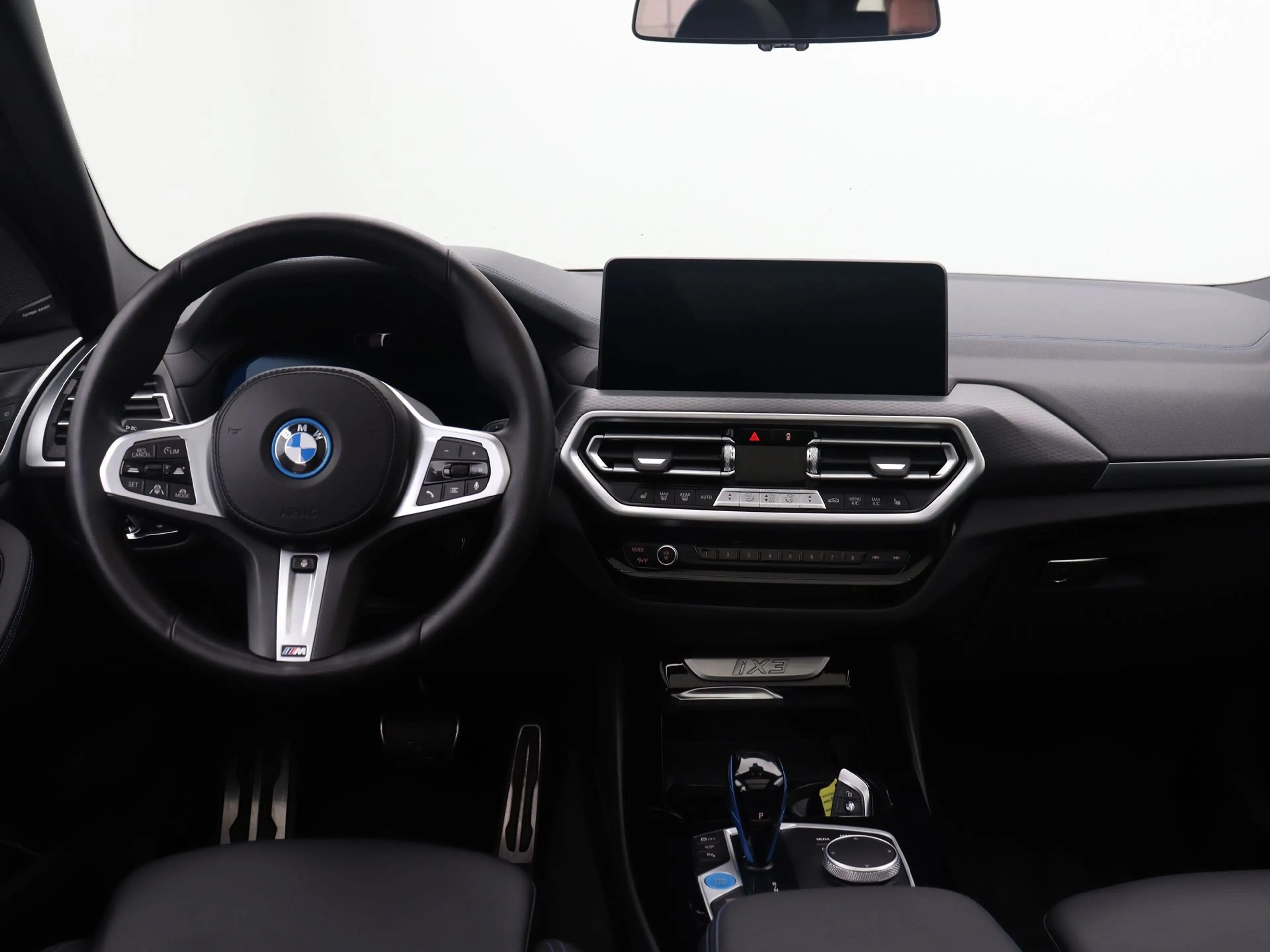 BMW iX3 High Executive 80 kWh — photo 12