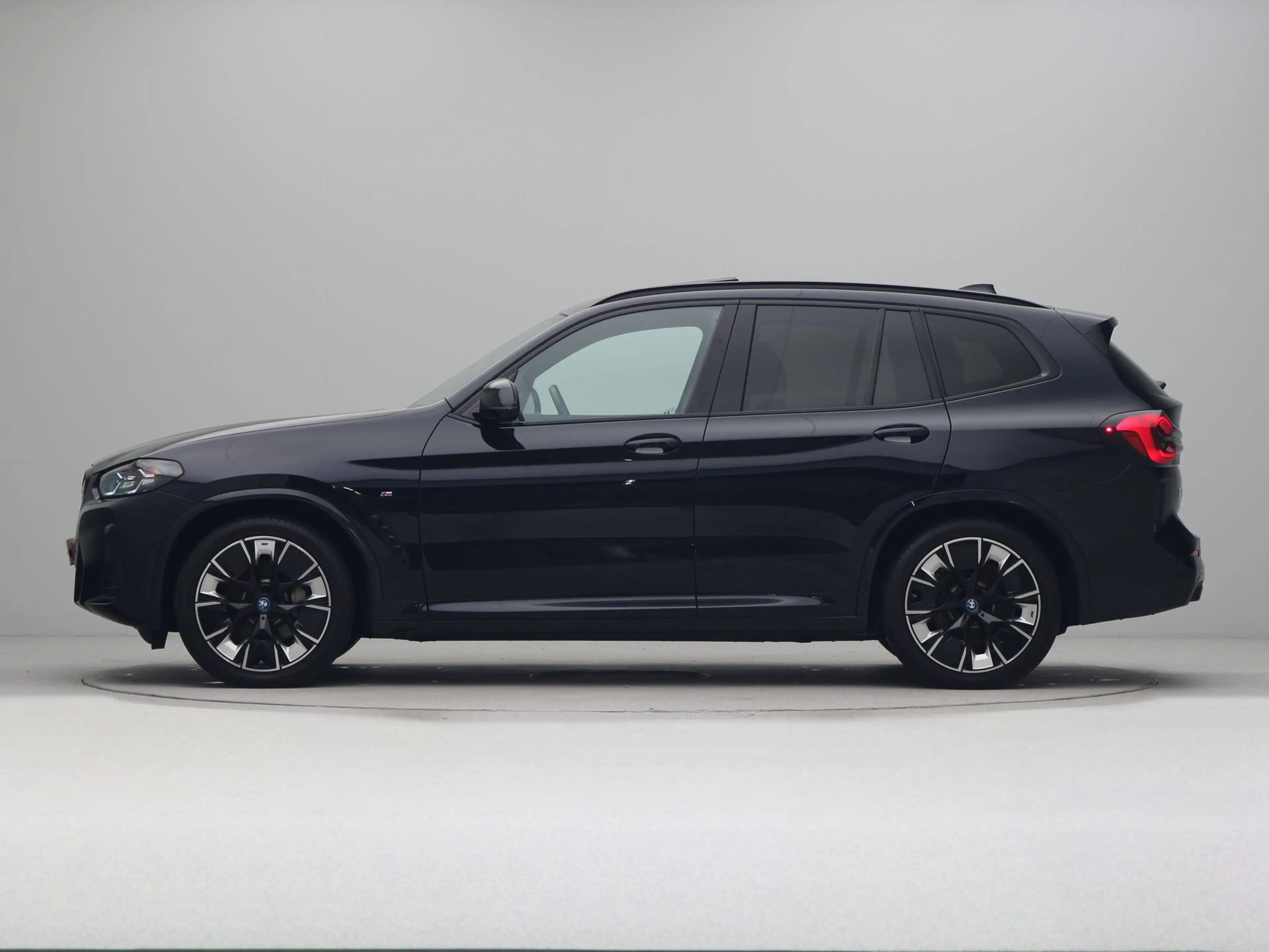 BMW iX3 High Executive 80 kWh — photo 11