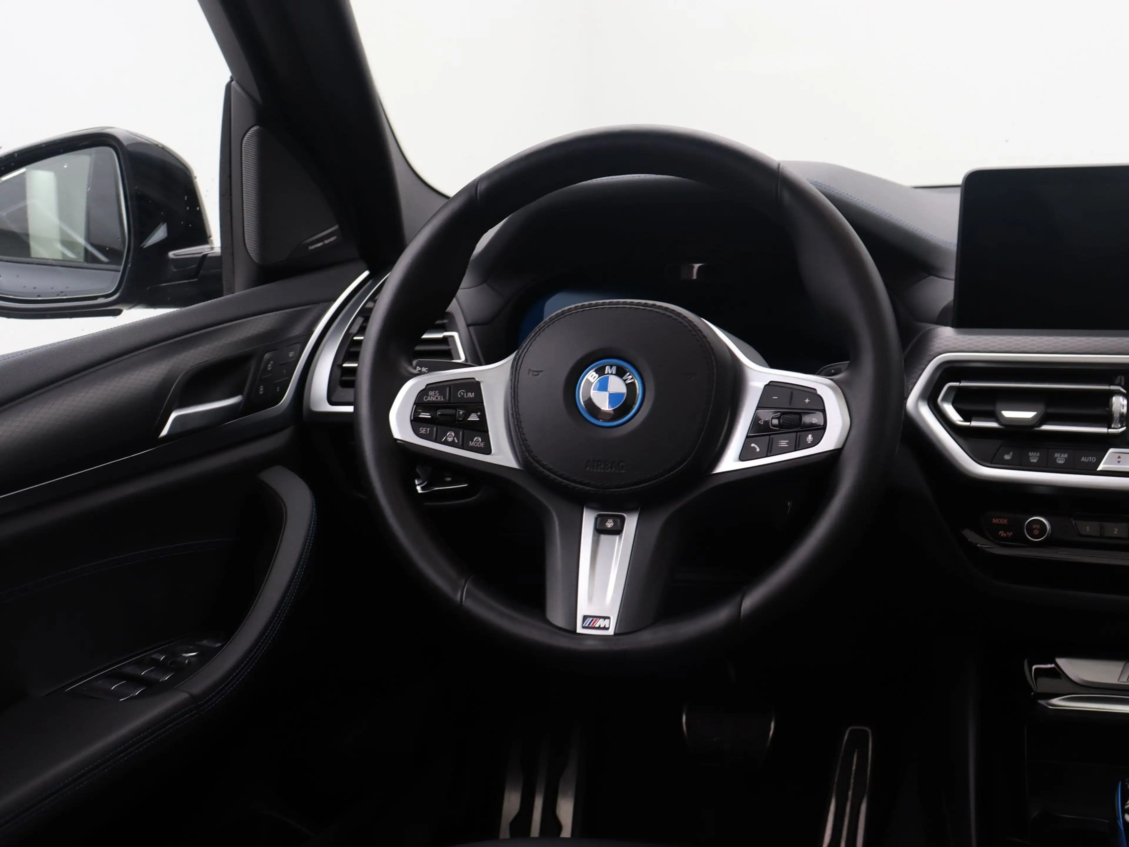 BMW iX3 High Executive 80 kWh — photo 2