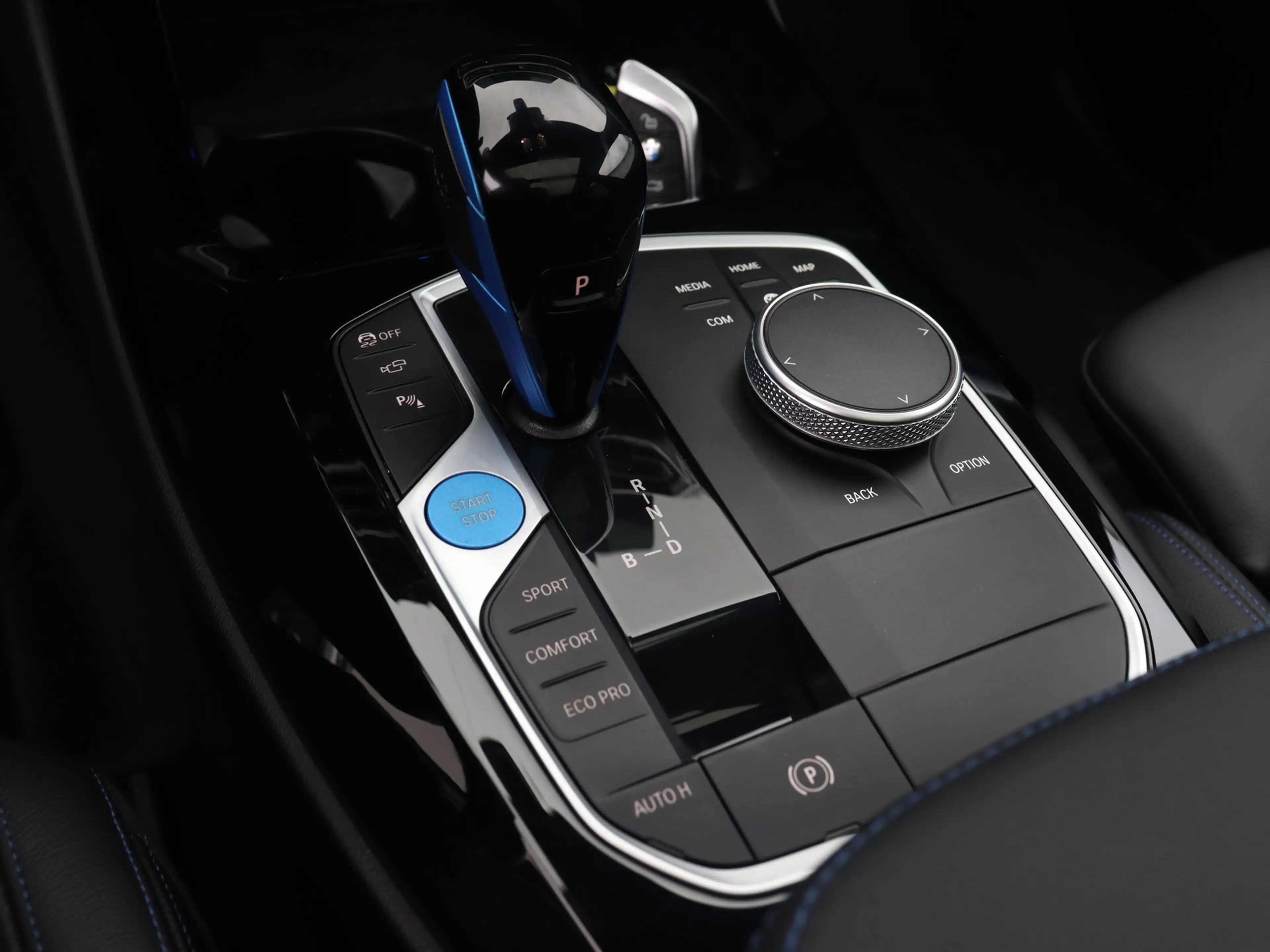 BMW iX3 High Executive 80 kWh — photo 15