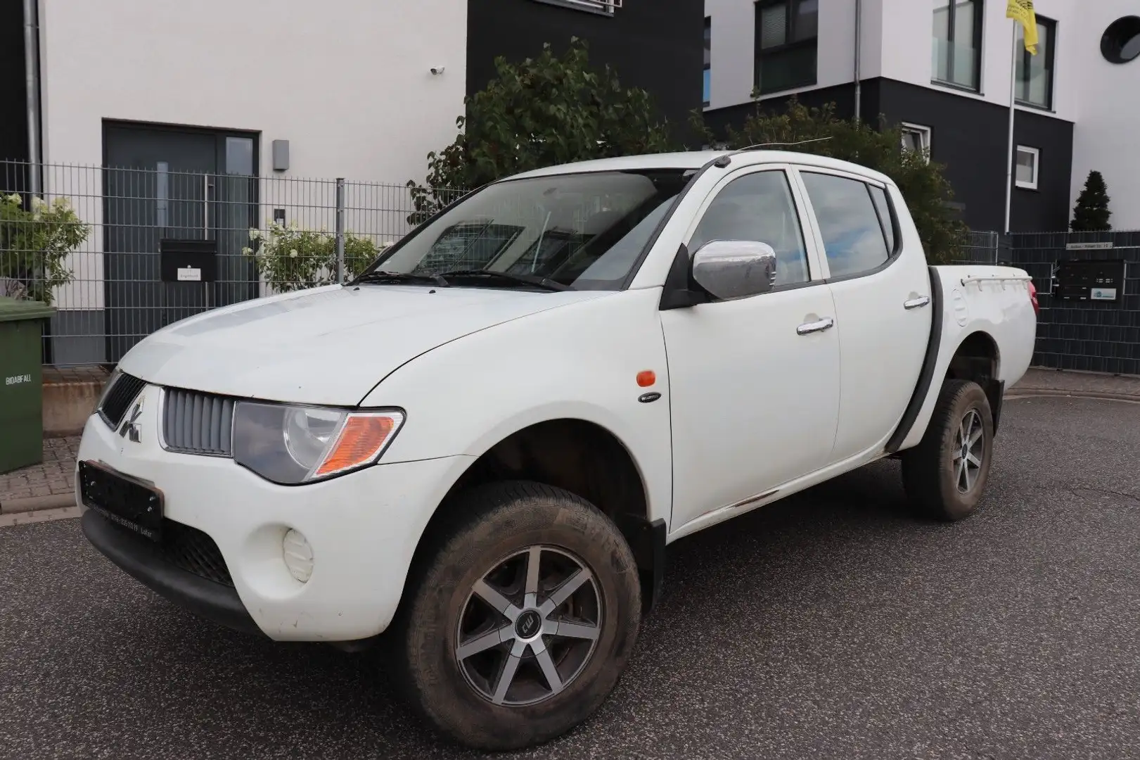 Mitsubishi L200 Invite Doppelkabine 4WD Blanco - 1