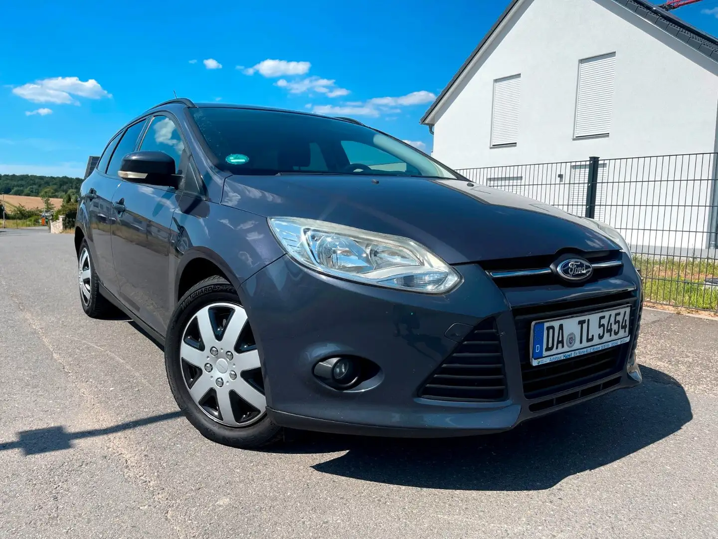 Ford Focus Turnier Trend Gris - 1