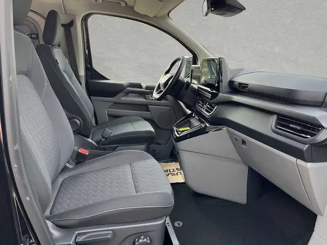 Ford Tourneo Custom view 3