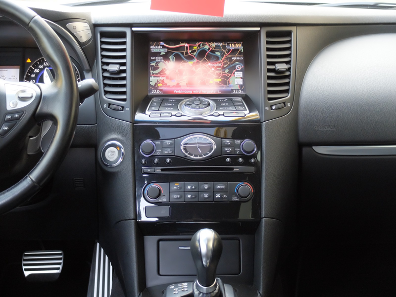 Infiniti QX70 3.7 V6 S Mega Ausstattung — photo 14