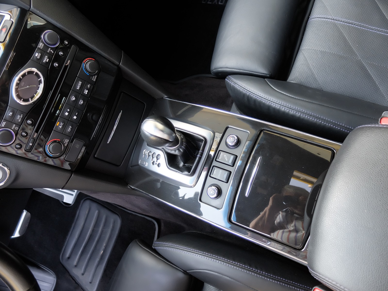 Infiniti QX70 3.7 V6 S Mega Ausstattung — photo 10