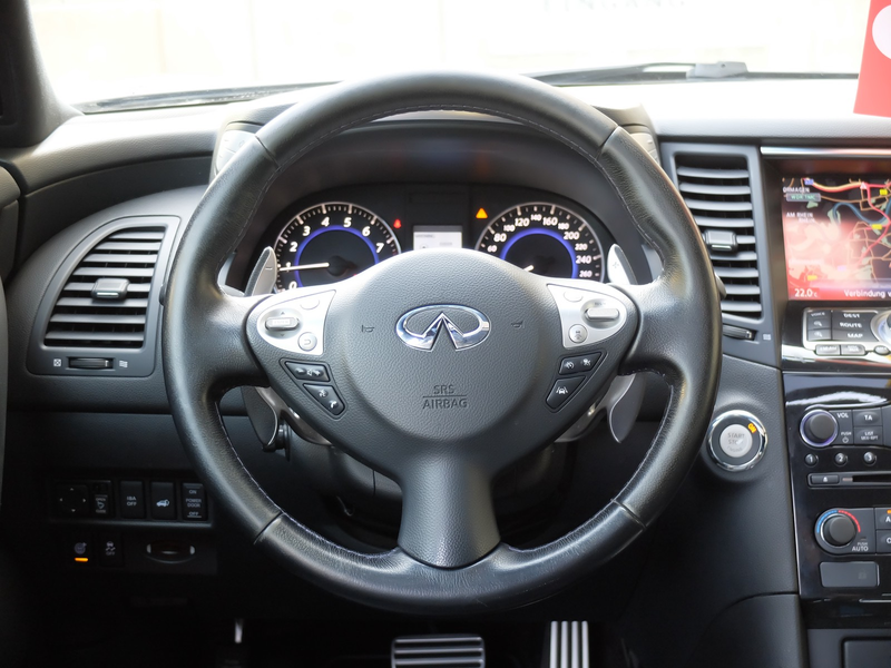Infiniti QX70 3.7 V6 S Mega Ausstattung — photo 15