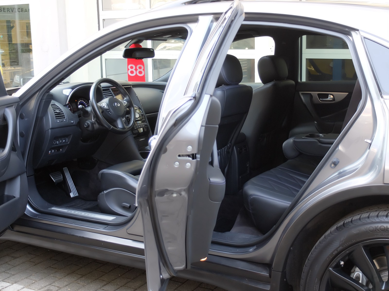 Infiniti QX70 3.7 V6 S Mega Ausstattung — photo 11