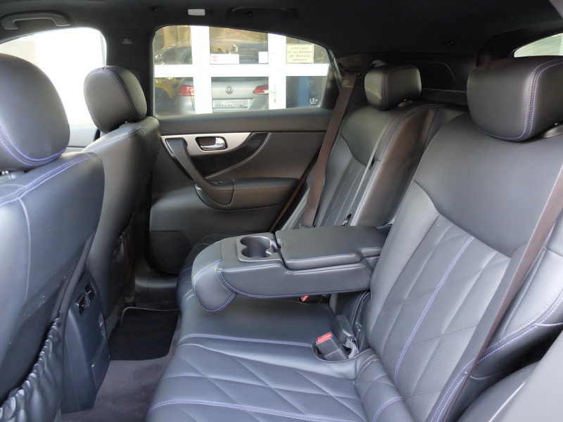Infiniti QX70 3.7 V6 S Mega Ausstattung — photo 12