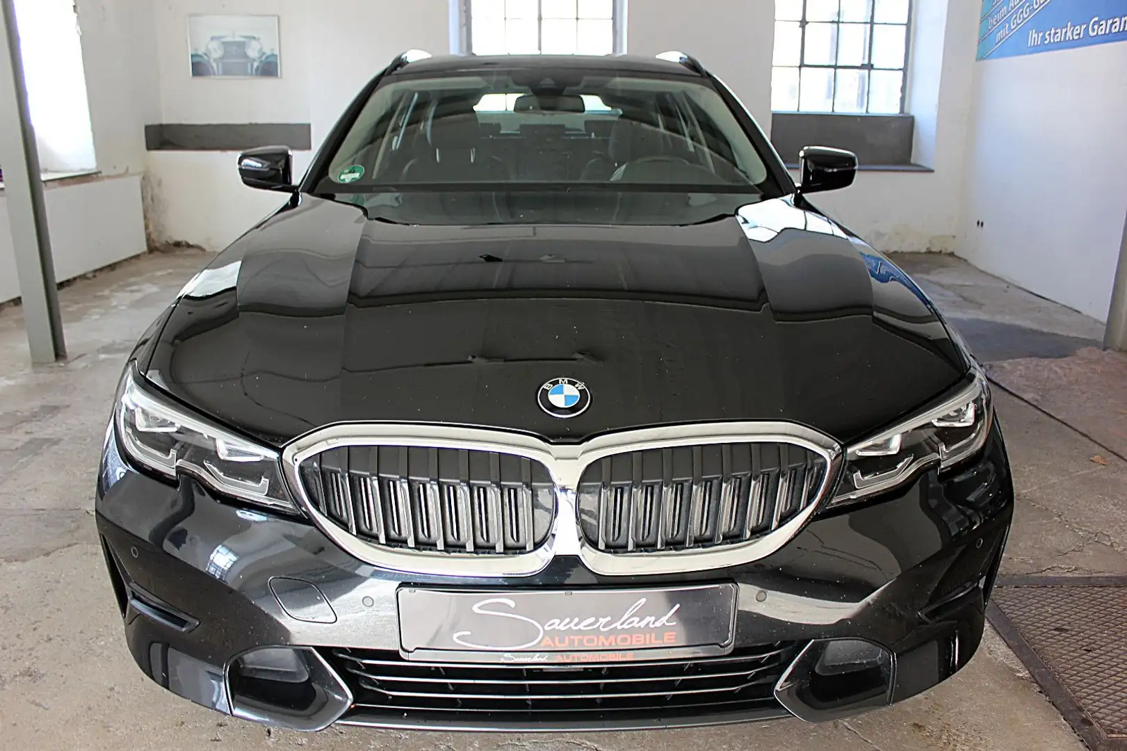 BMW 320 Touring 320 i Sport Line LIVE COCKPIT LEDER Schwarz - 2