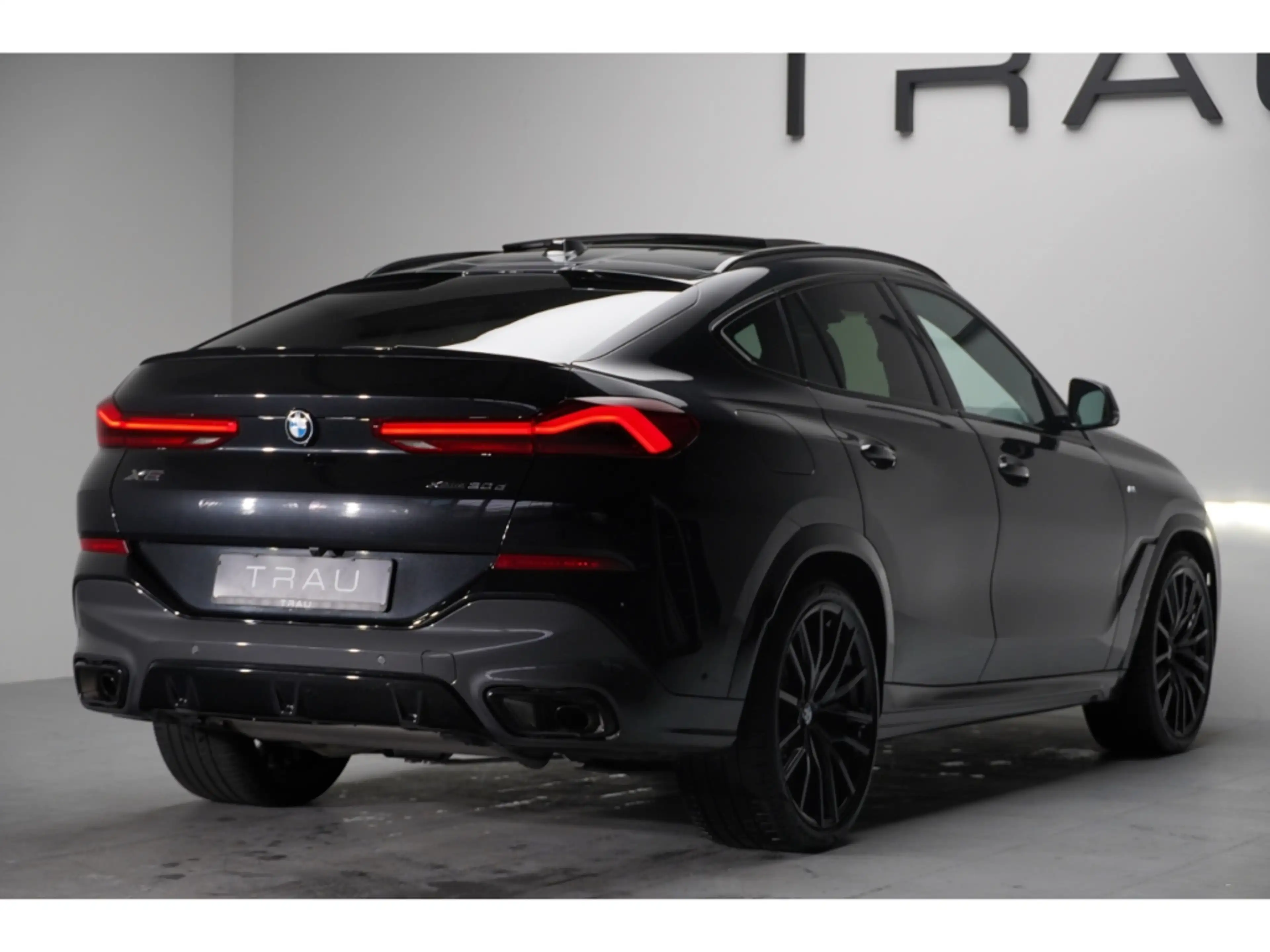 BMW X6 30 d M Sport Pro PANO HUD AHK LUFTF. Comfort+ H&K — photo 6