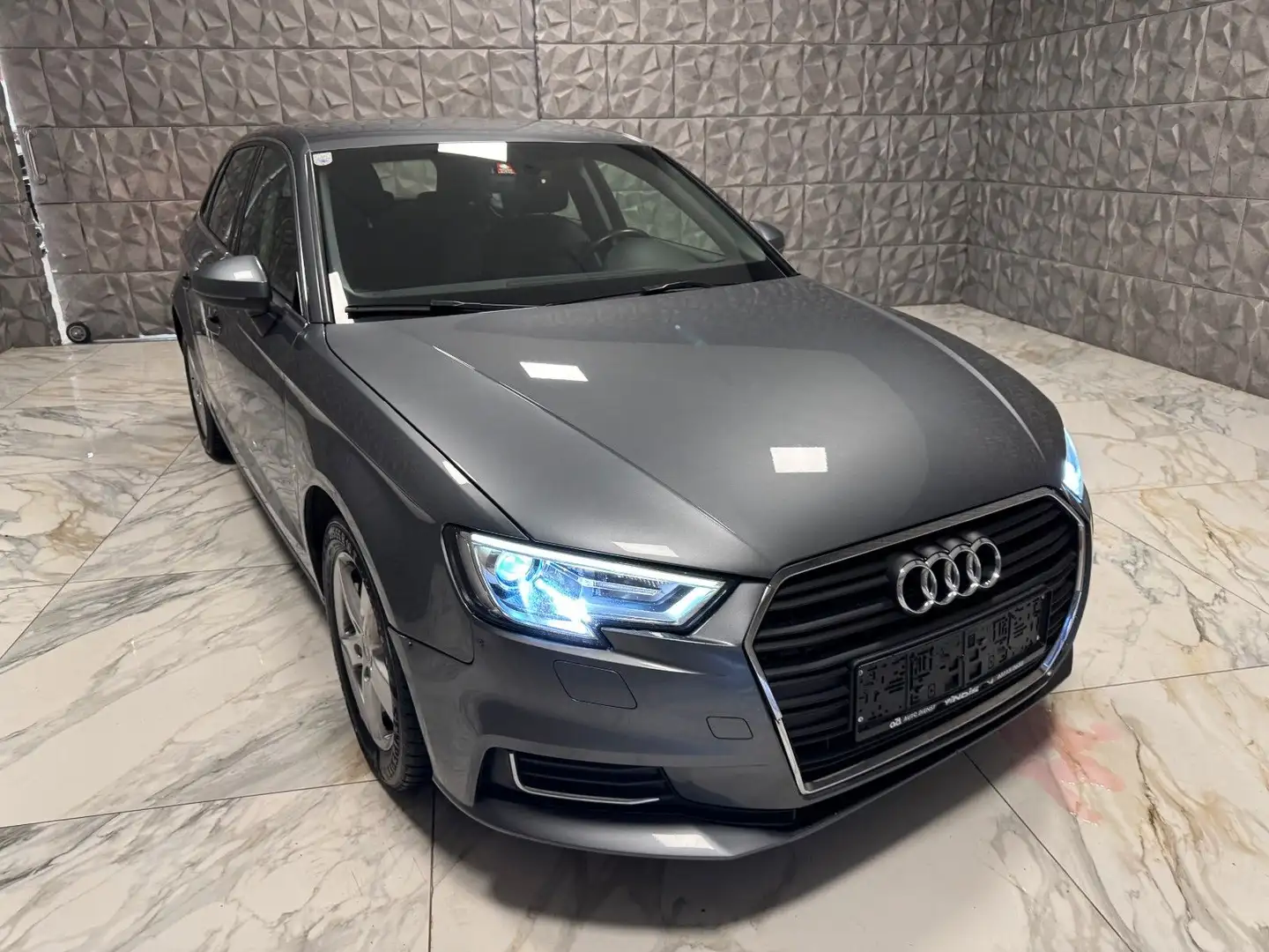 Audi A3 Sportback Design Grau - 1