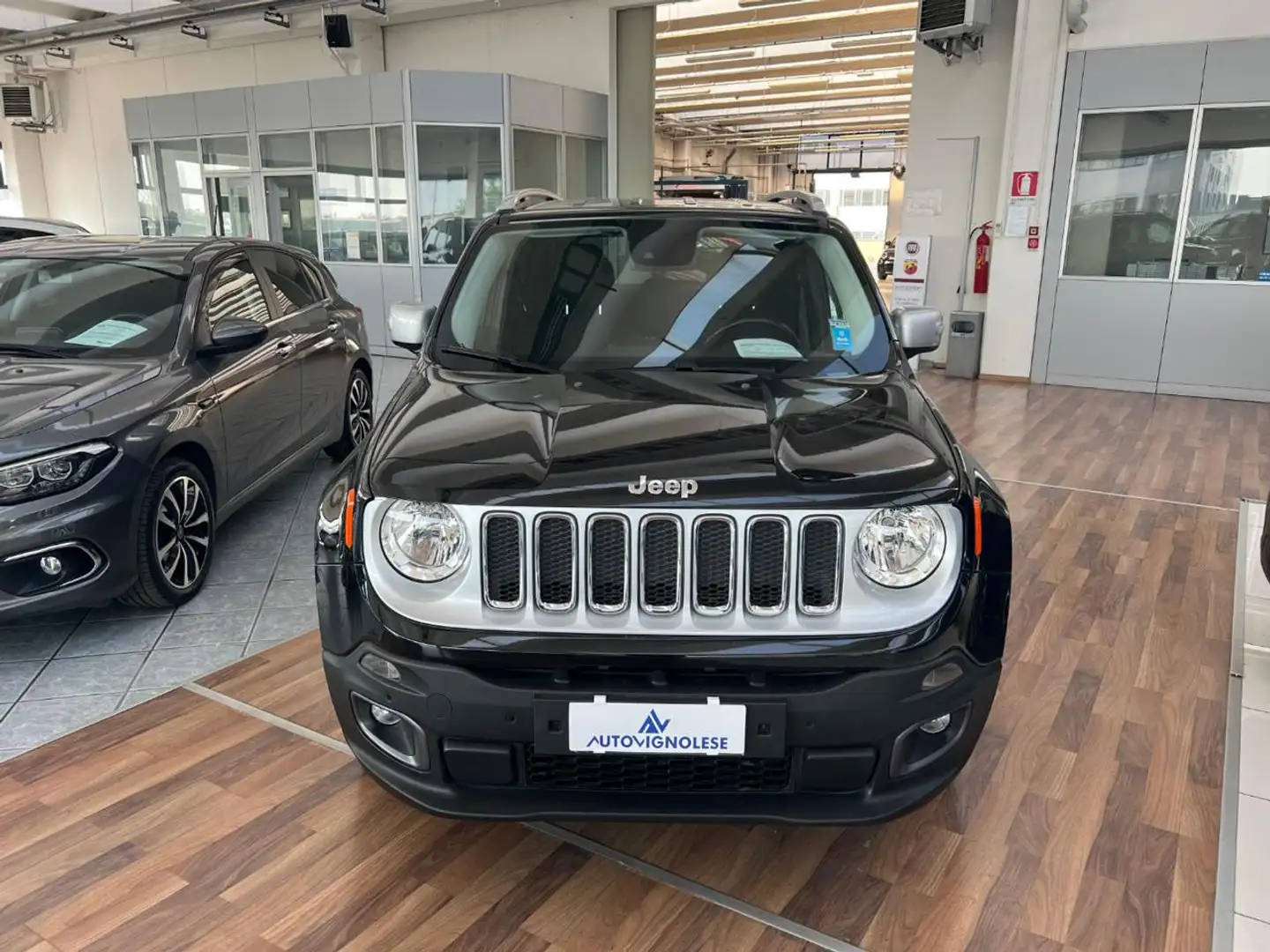 Jeep Renegade 2.0 Mjt 140CV 4WD Active Drive Low Limited Gris - 2