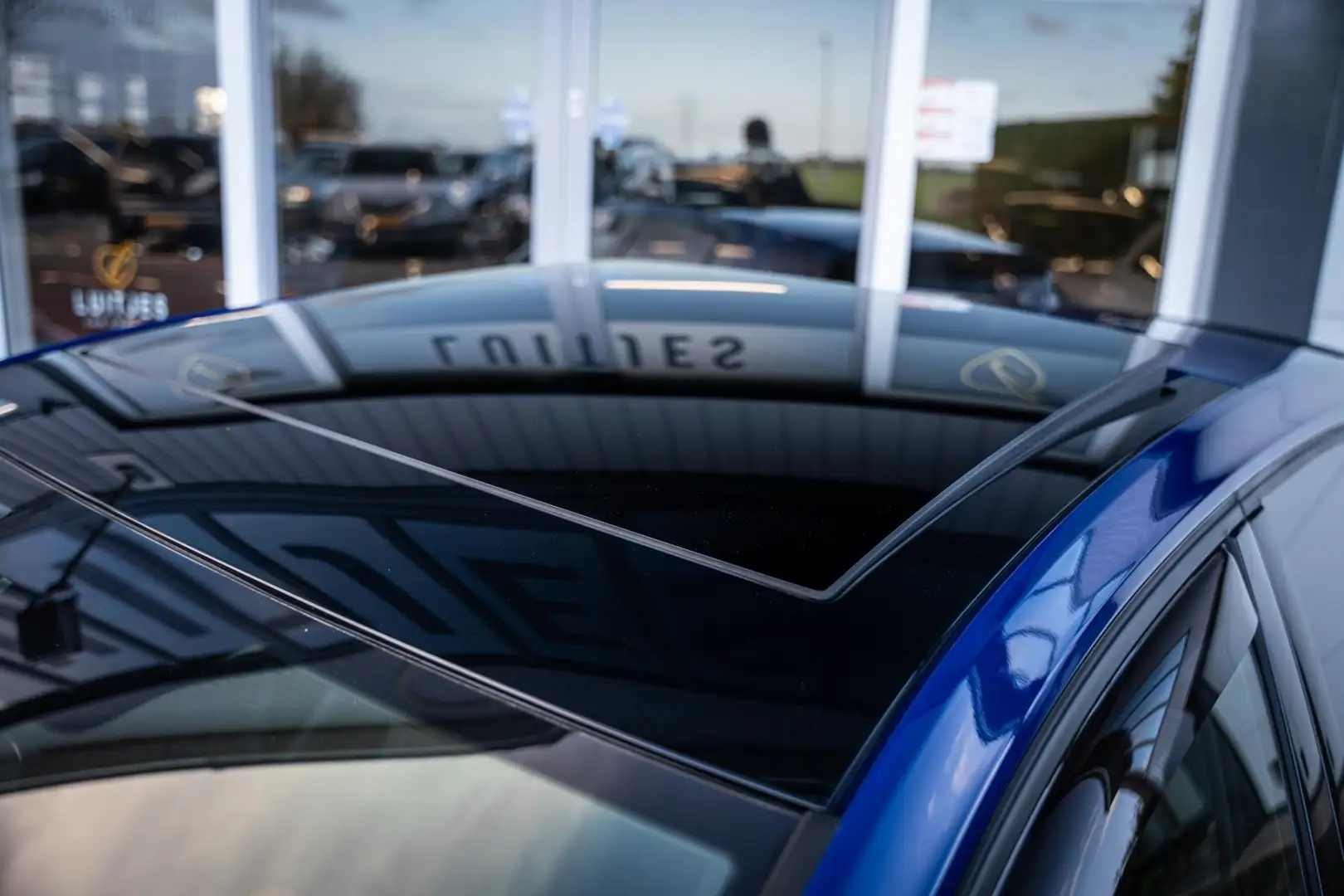 Volkswagen Golf 2.0 TSI 4Motion R 301pk I Akrapovic I Panorama I D Blu/Azzurro - 2