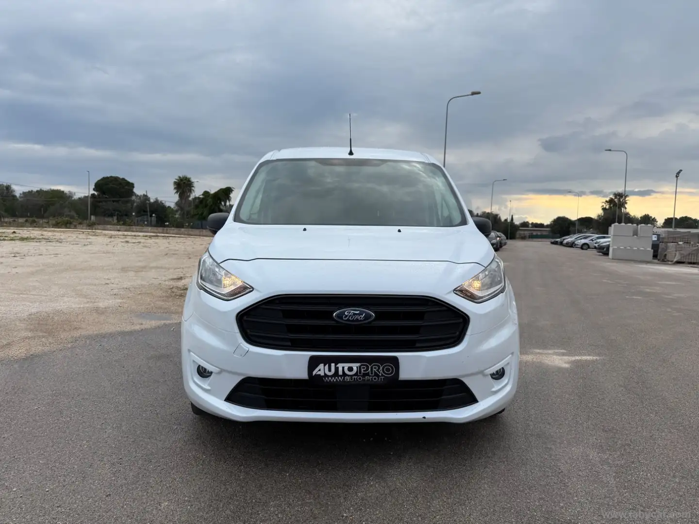 Ford Transit Connect Tran.Con.200 1.5 TDCi 120 PCautFur.Trend Bianco - 1