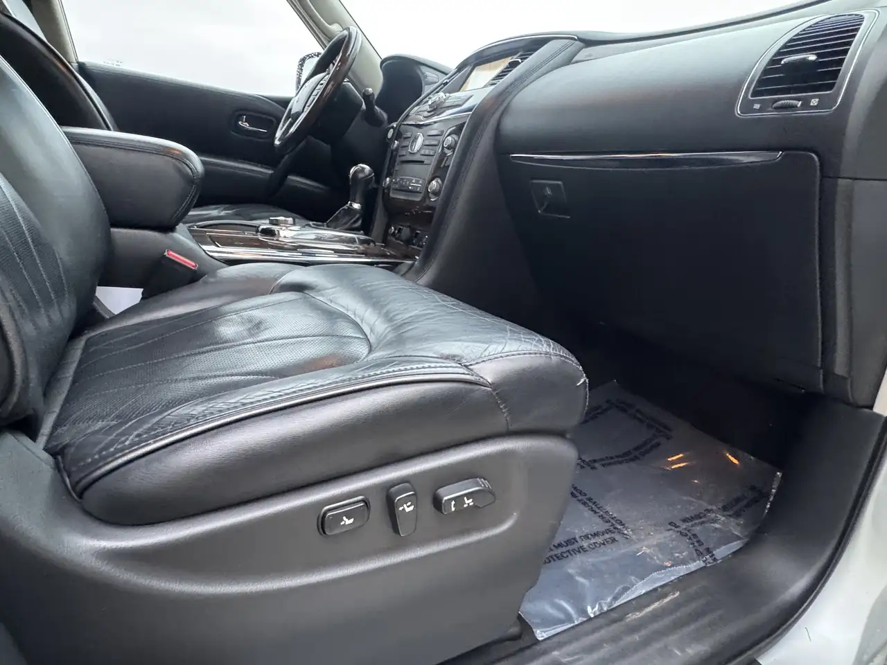 Infiniti QX80 снимка Infiniti QX80
