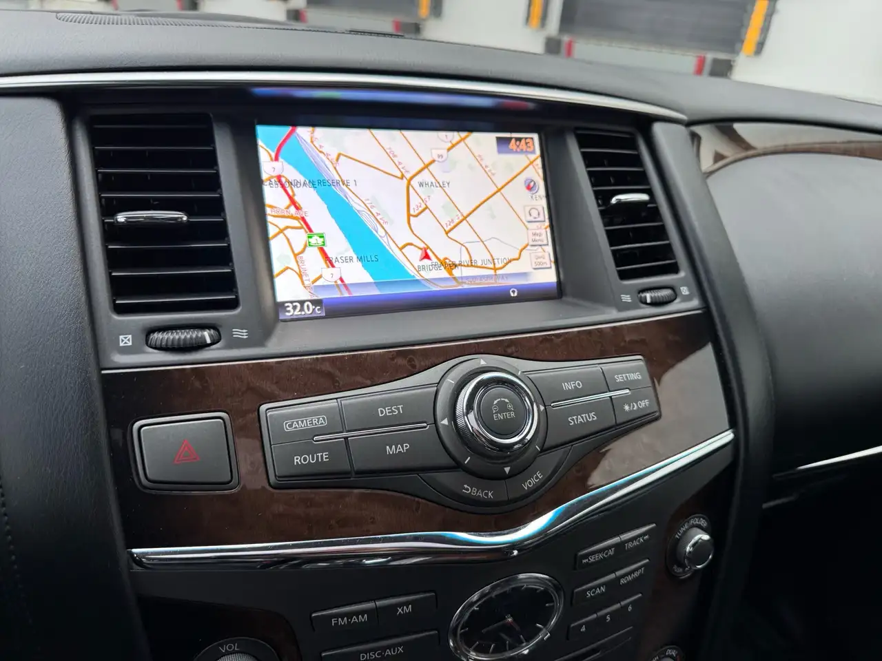 Infiniti QX80 снимка Infiniti QX80