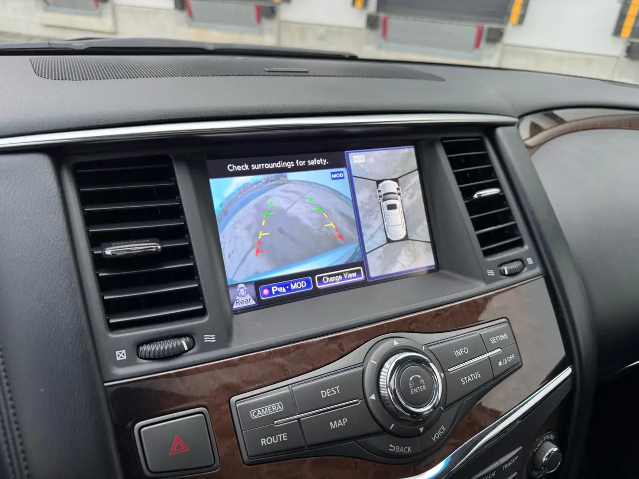 Infiniti QX80 снимка Infiniti QX80
