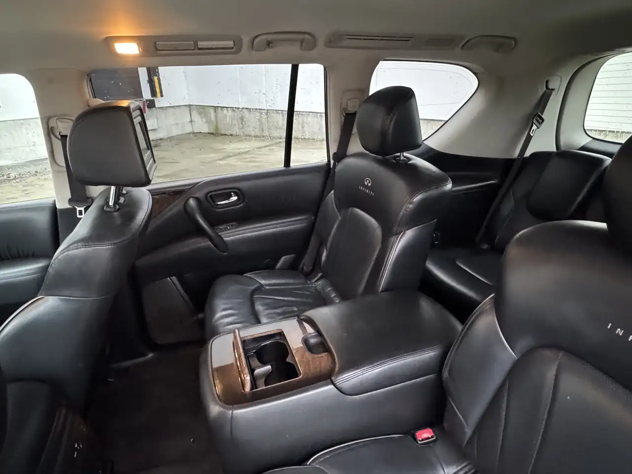 Infiniti QX80 снимка Infiniti QX80