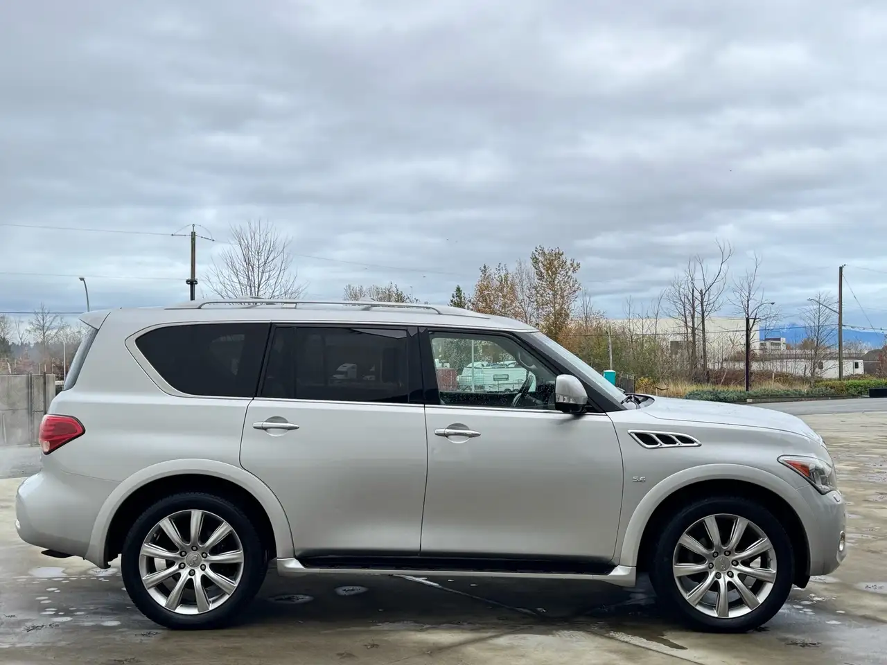 Infiniti QX80 снимка Infiniti QX80