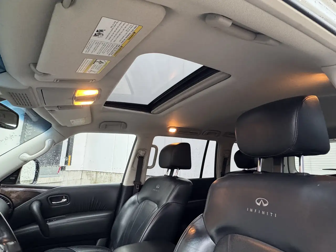 Infiniti QX80 снимка Infiniti QX80