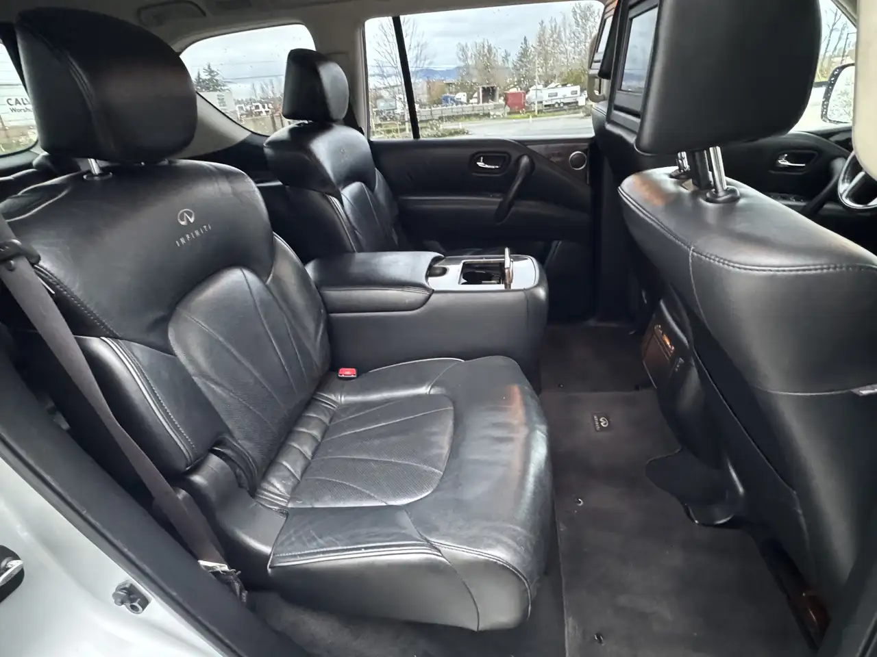 Infiniti QX80 снимка Infiniti QX80