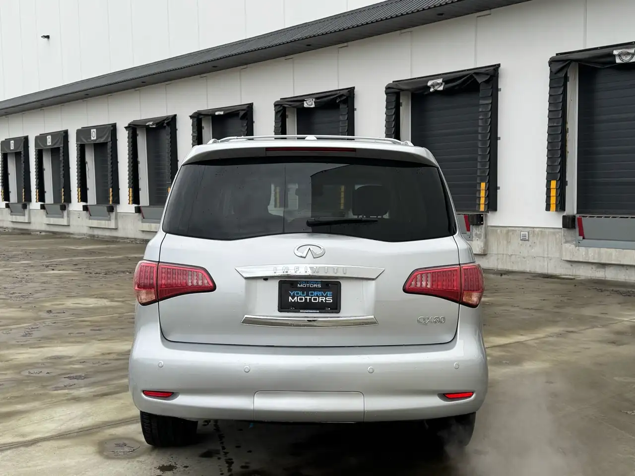 Infiniti QX80 снимка Infiniti QX80